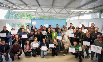 Mayra encabezó la entrega de subsidios y personerías jurídicas a instituciones deportivas de Quilmes