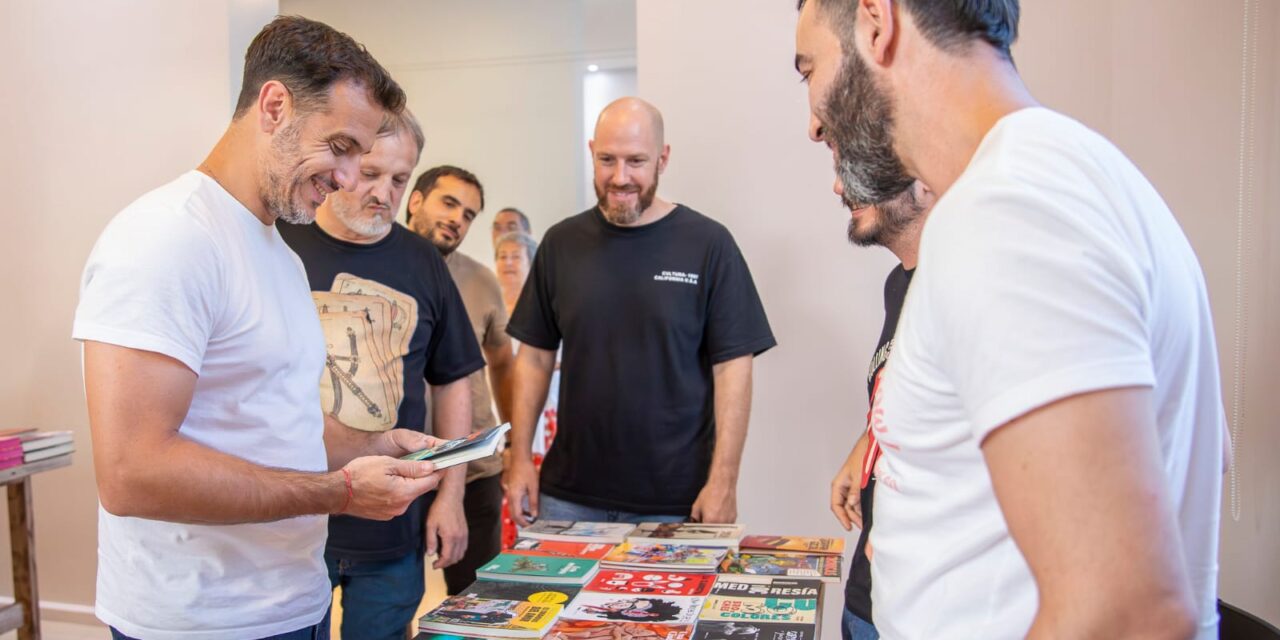 El intendente de Lanús, Julián Álvarez, recorrió otra edición de la Feria del Libro
