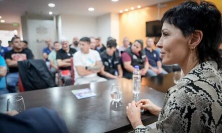 Sigue la articulación Municipio-Gremios; llegó el turno del Sindicato del Plástico, donde Mayra se reunió con delegados del sector