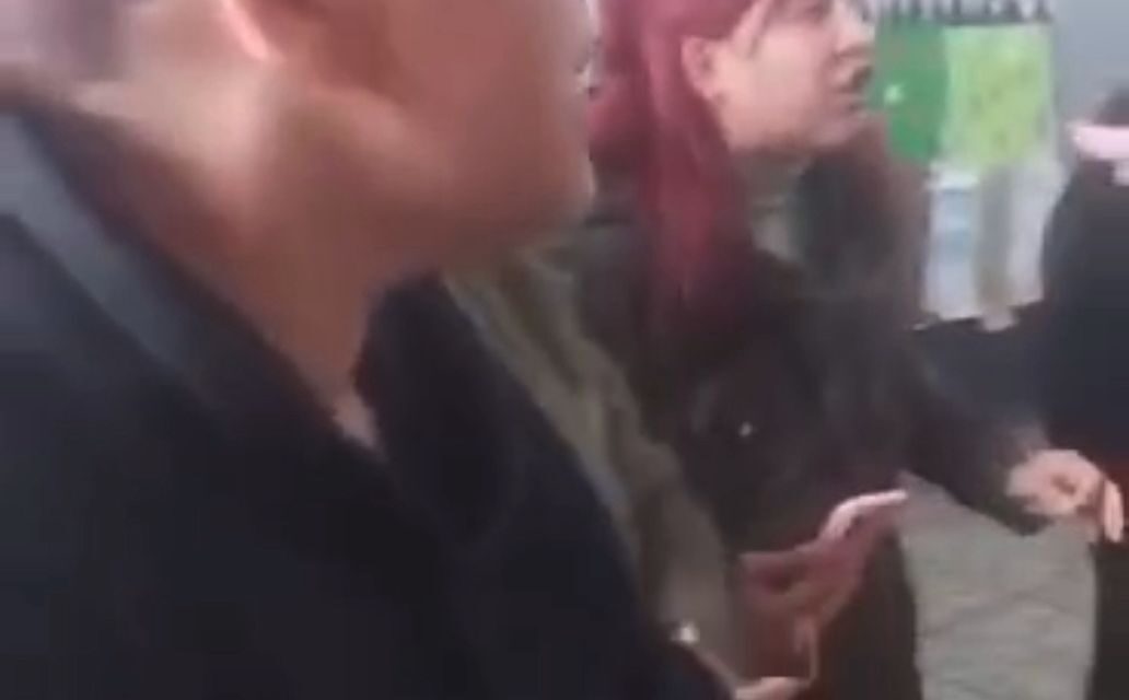 En un video varias madres de alumnas denunciaron casos de abuso en una escuela de Bernal Oeste