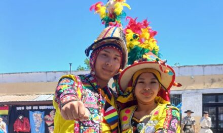 Postales de la original Día de la Tradición de dos escuelas de Bernal