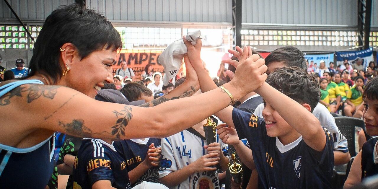 Mayra agradeció y destacó el rol de "cada  familia de los clubes de barrio de Quilmes”