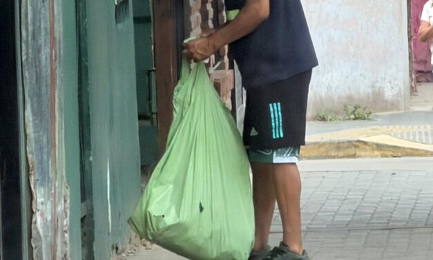 Se disfrazó de recolector municipal y fue aprehendido por la Policía en Quilmes