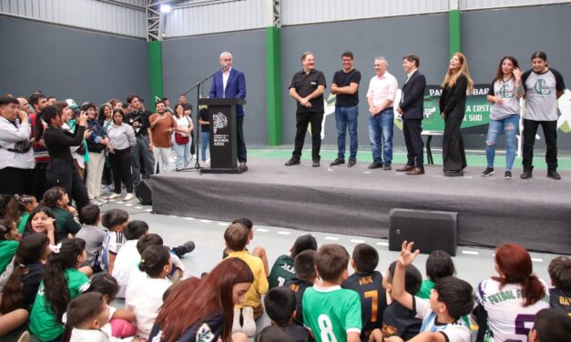 Ferraresi y Kicillof inauguraron obras, y la Provincia le entregó móviles de seguridad y ambulancias a Avellaneda