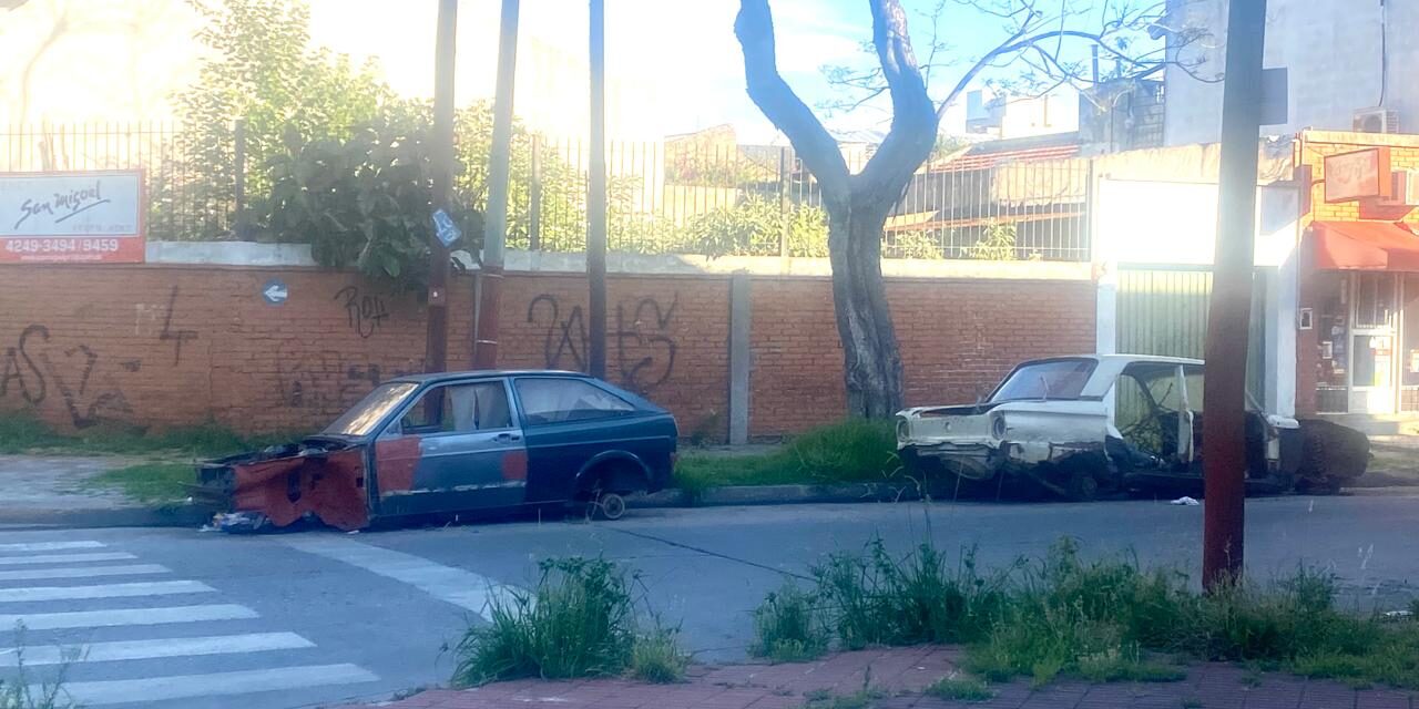 Vecinos de Rangugni le apuntan a taller multifacético por el abandono de autos desguazados