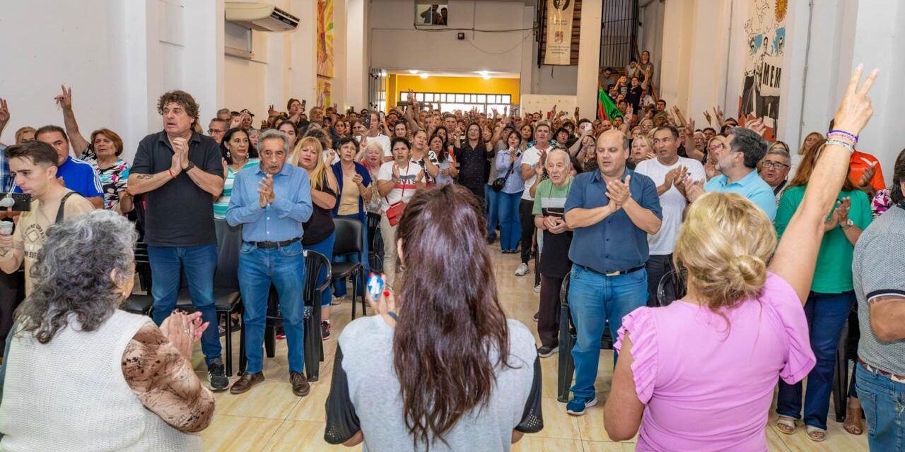El PJ de Berazategui brindó un masivo respaldo al intendente Carlos Balor y homenajeó a Juan José Mussi