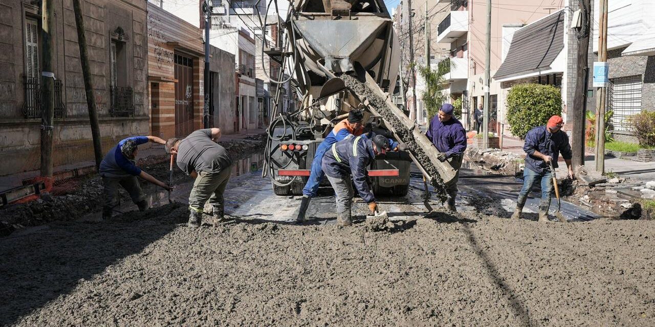 Trabajos de hormigón y carpeta asfáltica en 360 cuadras de Lanús