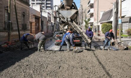 Trabajos de hormigón y carpeta asfáltica en 360 cuadras de Lanús