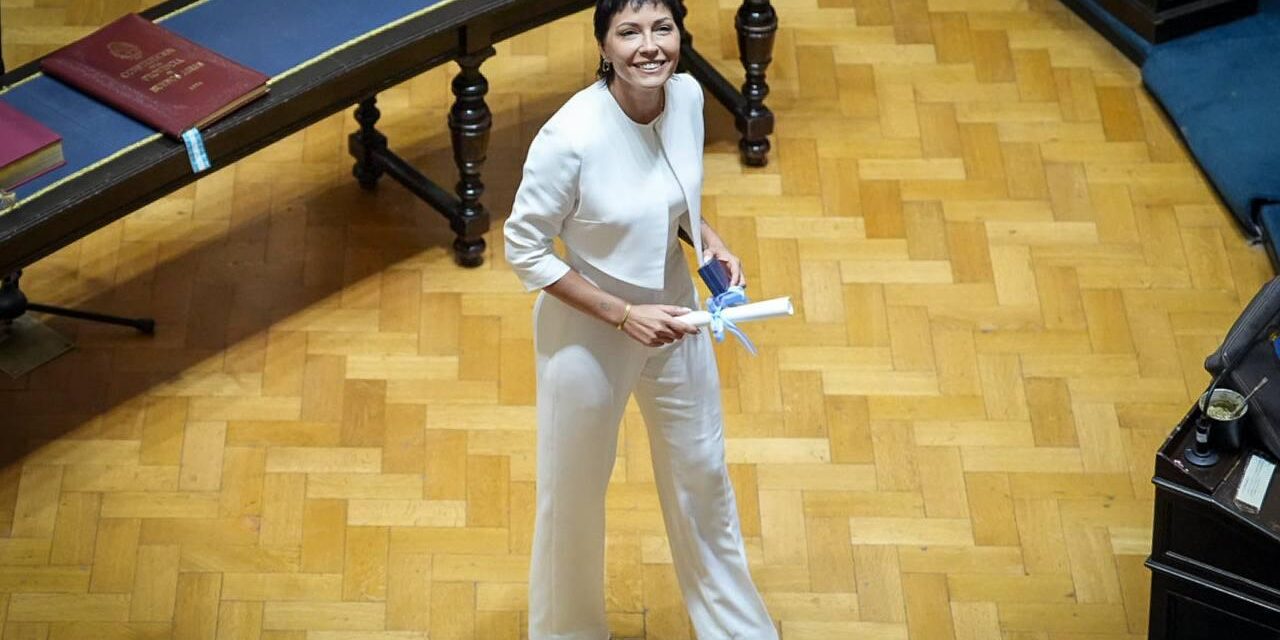 Mayra juró como Diputada Provincial: “Cristina Libre, por el pueblo de Quilmes, los trabajadores y los leales de corazón”