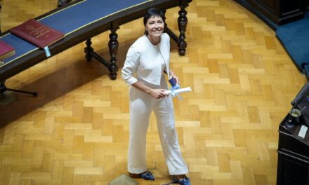 Mayra juró como Diputada Provincial: “Cristina Libre, por el pueblo de Quilmes, los trabajadores y los leales de corazón”