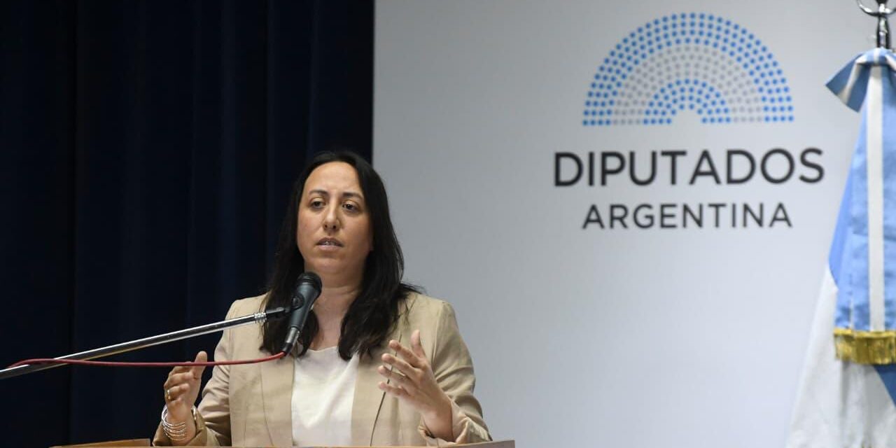 La quilmeña Sotolano llevó al Congreso la ley que reconoce a los animales no humanos como seres sintientes