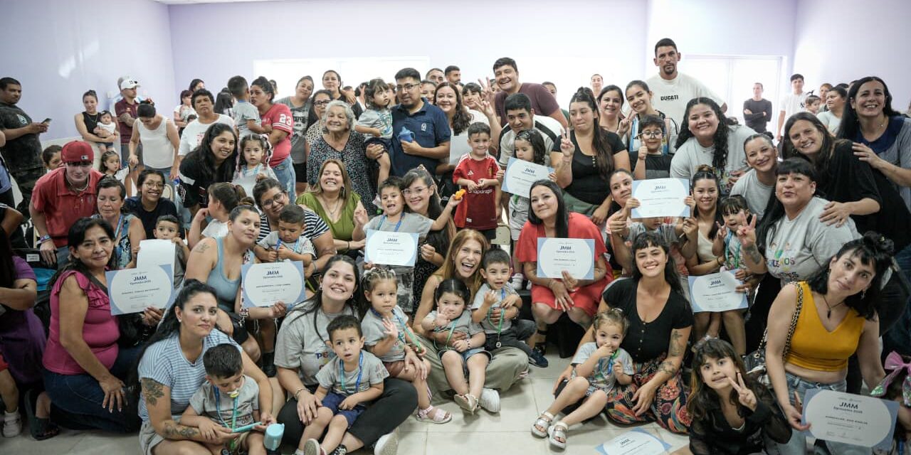 Avellaneda homenajeó a sus egresados de jardines maternales municipales