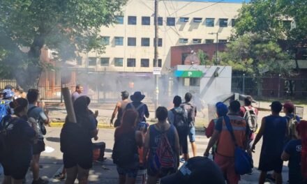 Un fenómeno que la gente detesta: Los trapitos no quieren irse, cercaron la Municipalidad y amenazan con "incendiar Quilmes"