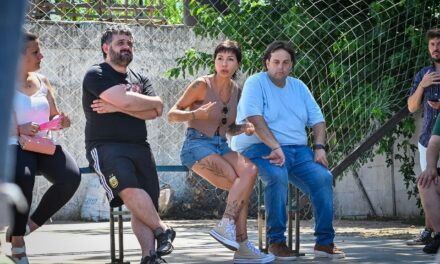 En Tres de Febrero. Mayra, Tignanelli y Juan Debandi visitaron un Club que recibió una tarifa de luz de más de un millón de pesos