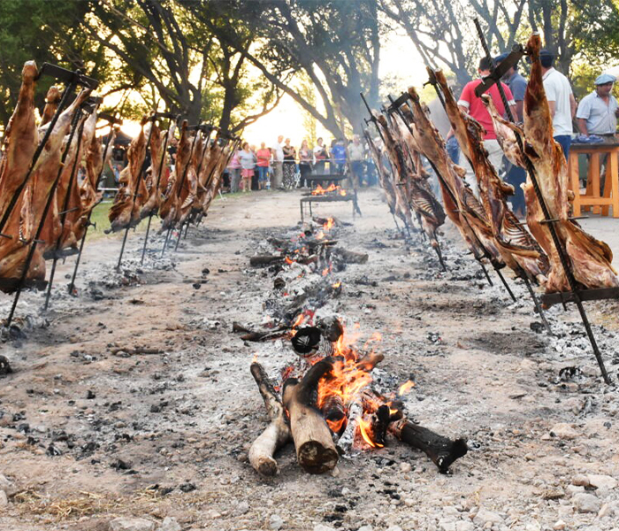 Pan dulce, fogones y banquete comunitario: Suipacha y Saavedra anticipan la Navidad