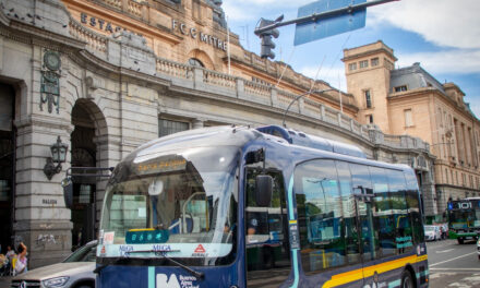 El e-Bus ya conecta Parque Lezama, el Centro y San Telmo con las estaciones de trenes de Retiro y la Terminal de Cruceros