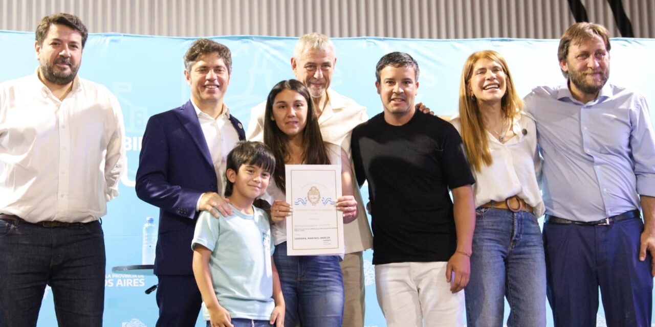 Ferraresi y Kicillof entregaron escrituras en Avellaneda