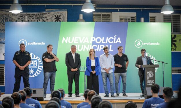 En Avellaneda, el Gobernador y Ferraresi lanzaron la escuela de formación para la Policía Municipal de Avellaneda