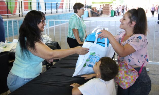 Jorge Ferraresi entregó kits “De Punta En Blanco” en el Parque La Estación