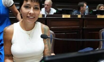 Mayra Mendoza cruzó a Caputo y lo mandó a "visitar un hospital"