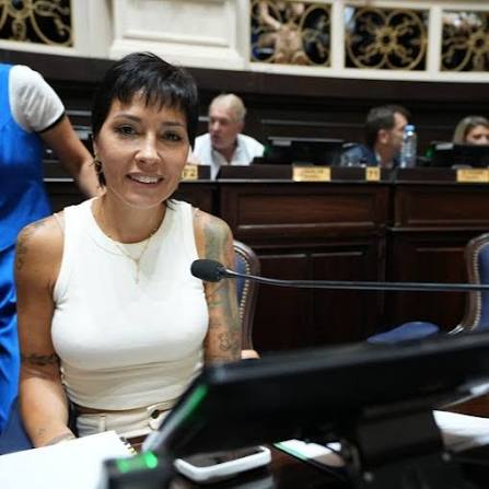 Mayra Mendoza cruzó a Caputo y lo mandó a "visitar un hospital"