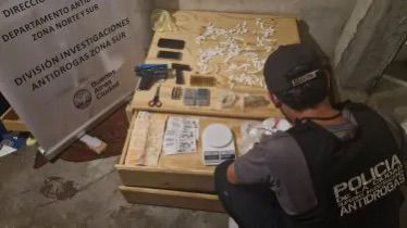 La Policía de la Ciudad detuvo a 14 personas y secuestró armas y drogas durante 13 allanamientos en cinco barrios porteños
