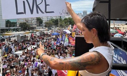 Mayra Mendoza oradora en Rio de Janeiro de la movilización del 8M: "Mientras Cristina está presa, Milei destruye la Argentina"