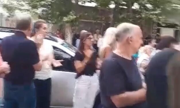 Bernal: Vecinos se plantan ante la inseguridad y exigen respuestas a la Comisaría 2°