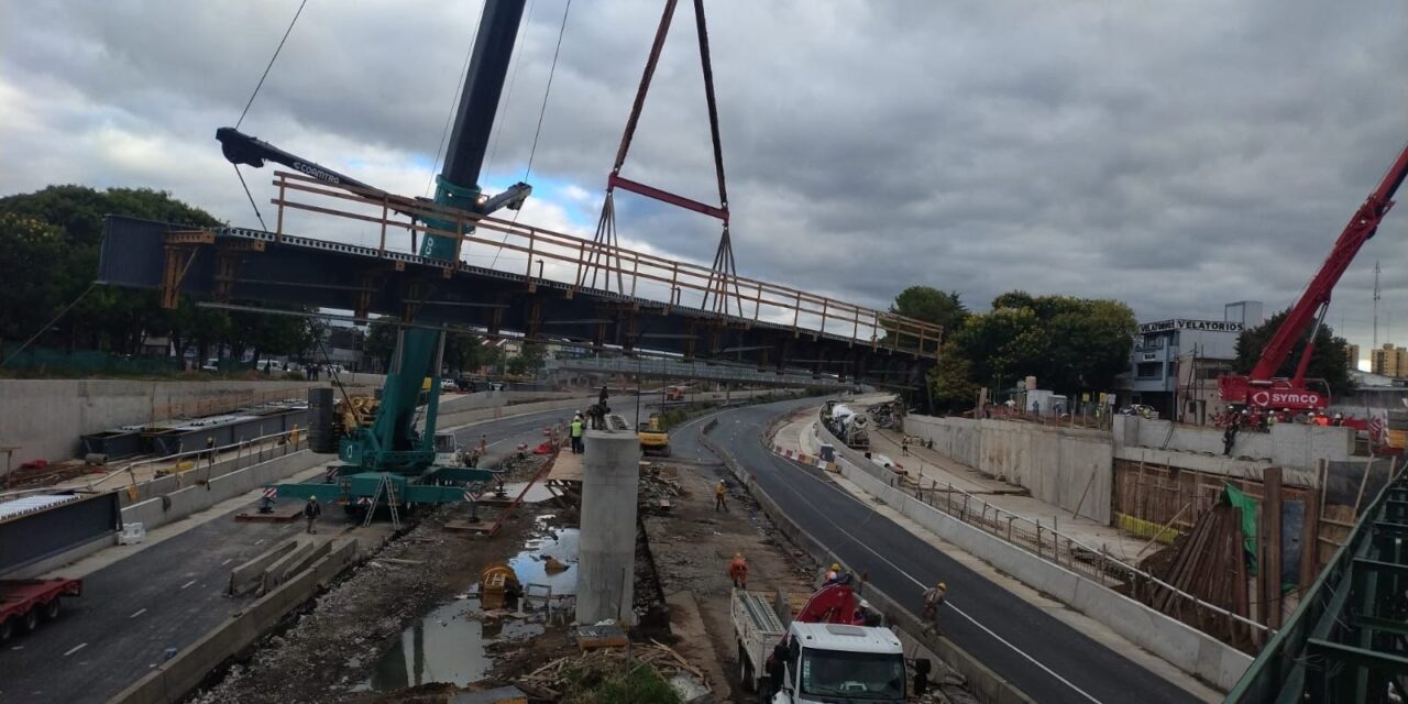 Reabrió la Autopista Dellepiane en ambos sentidos tras montar dos nuevos puentes