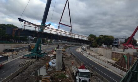 Reabrió la Autopista Dellepiane en ambos sentidos tras montar dos nuevos puentes