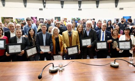 HCD Avellaneda: Barrueco y Ferraresi inauguraron el hall “Presidentes de la Democracia"