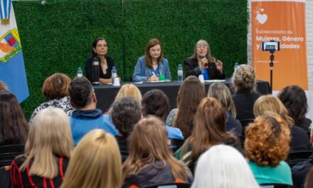 La ministra Estela Díaz dio inicio en Berazategui al Ciclo de debate “El rol de las mujeres en la política”