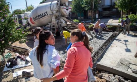 Con fondos municipales, se realizan 18 nuevas cuadras de asfalto en Ezpeleta Oeste