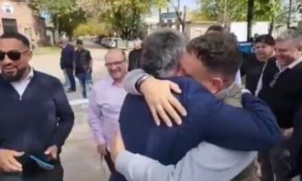 En abrazo en Suipacha que miró la interna libertaria quilmeña