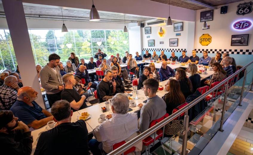 En un encuentro con comerciantes y frentistas de Ranelagh, Balor presentó un proyecto de renovación para la avenida Agote