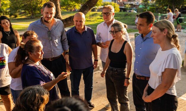 Julián Alvarez y el Presidente del Banco Provincia inauguraron la plaza Adela Maciel de Lanús Oeste