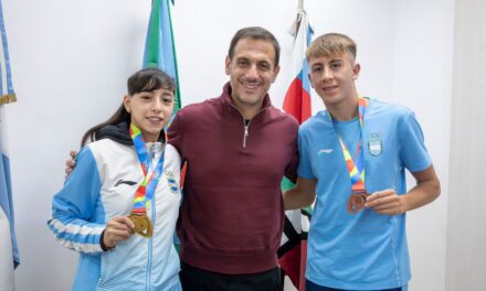 Julián Álvarez reconoció a deportistas lanuseses destacados en los Juegos Suramericanos de la Juventud