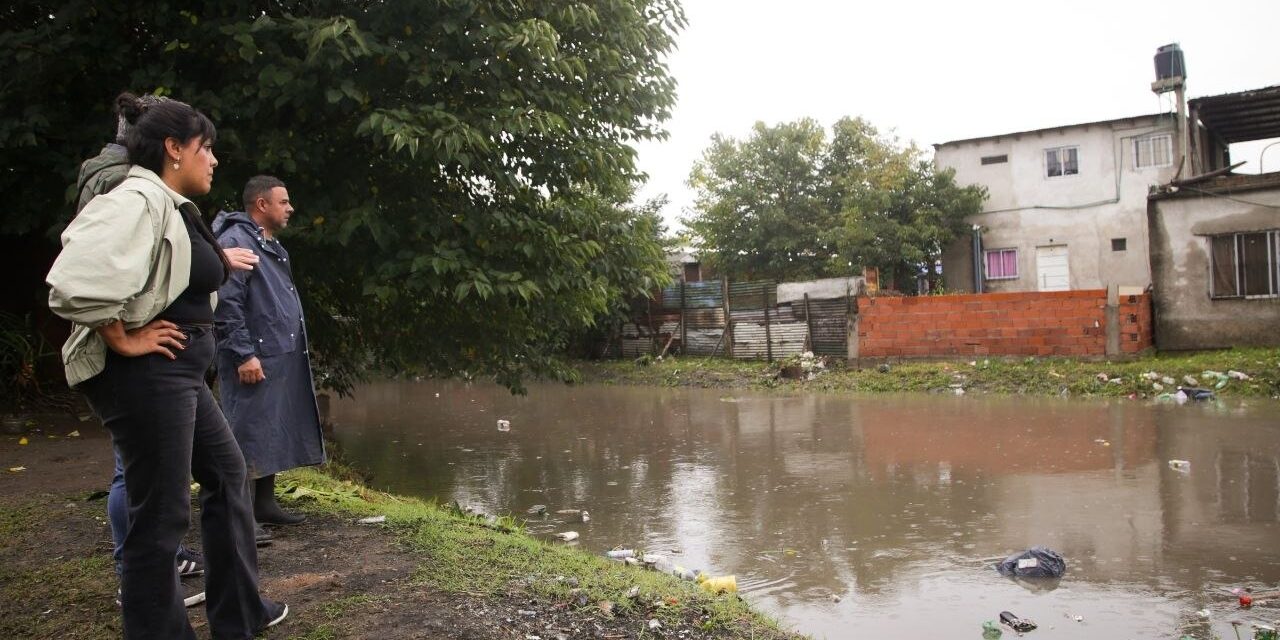 La Intendenta Interina de Quilmes supervisó la limpieza del arroyo Las Piedras por las intensas lluvias