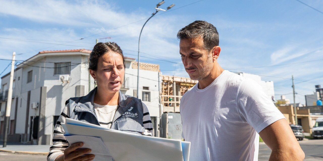 En Lanús, Julián Alvarez supervisó las tareas de repotenciación lumínicas sobre la avenida Eva Perón
