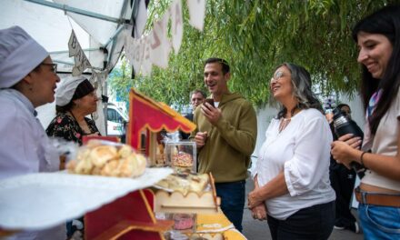 Julián Álvarez recorrió la Expo “Sabores de mi Tierra” en el Leonardo Favio