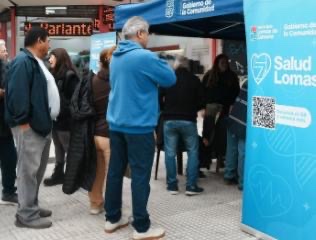 Posta de Salud en la peatonal Laprida de Lomas de Zamora, con controles y vacunación gratuita