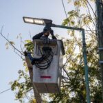 Avanza el plan de mejora lumínica en todo Lanús