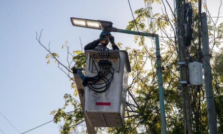 Avanza el plan de mejora lumínica en todo Lanús