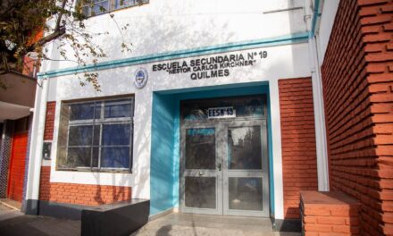La Comunidad Educativa impuso el nombre 'Néstor Kirchner' a la Escuela EES 19 de Quilmes Oeste