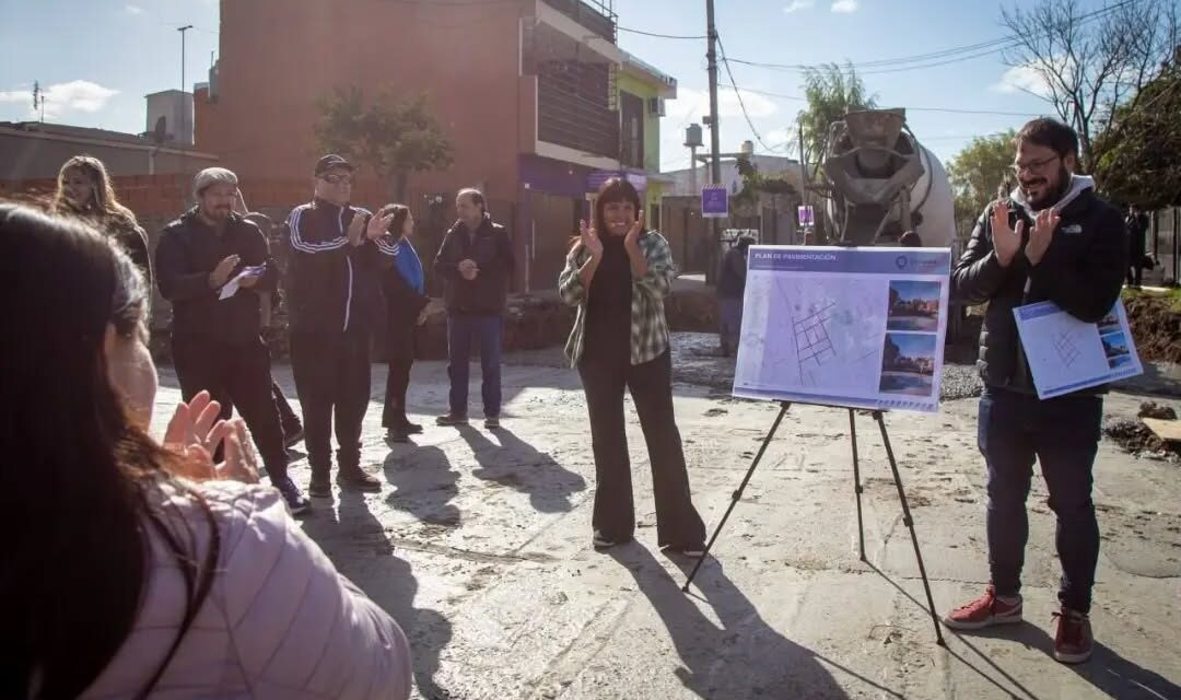 Avanzan las obras de pavimentos de 27 cuadras en el Barrio La Cañada de Quilmes Oeste