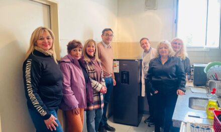 La Cooperadora del Hospital de Quilmes entregó una heladera para la sala de médicos de Maternidad