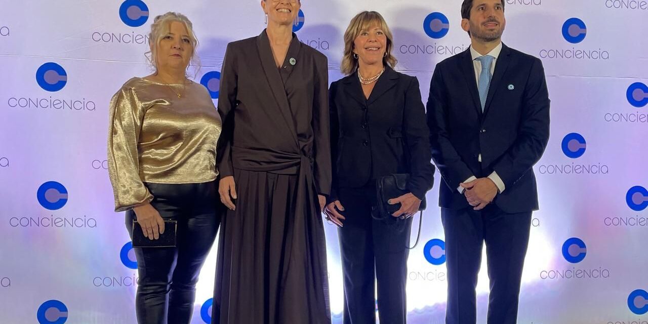 Mujeres Líderes en Acción presente en una noche de alto nivel institucional junto a Asociación Conciencia