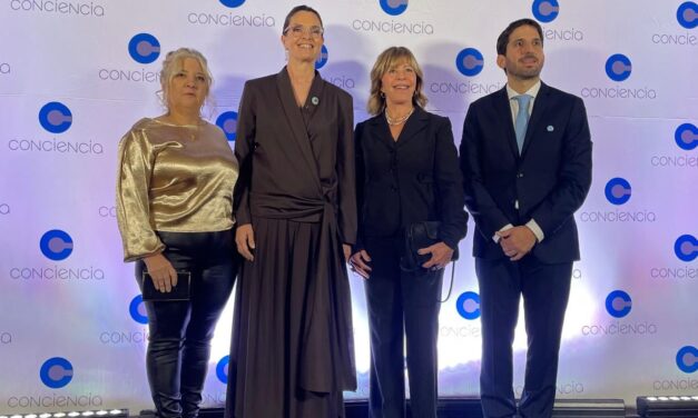 Mujeres Líderes en Acción presente en una noche de alto nivel institucional junto a Asociación Conciencia