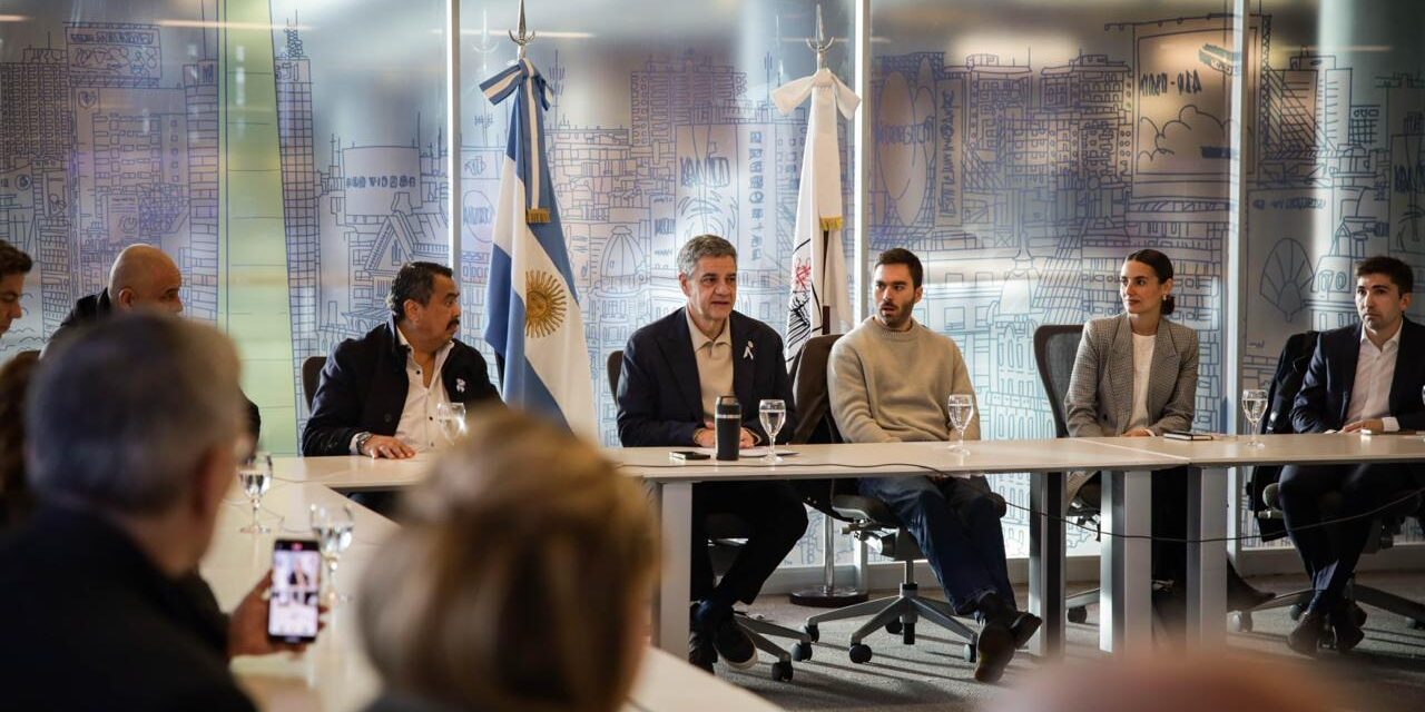 La Ciudad ordena las aplicaciones de viaje y moderniza el sistema de taxis