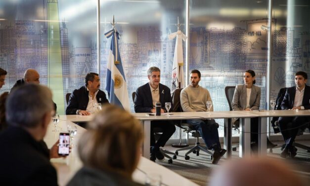 La Ciudad ordena las aplicaciones de viaje y moderniza el sistema de taxis